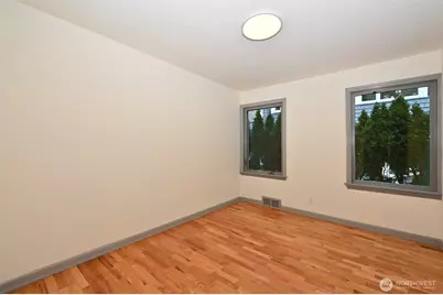 2418 Federal Avenue E, Seattle, WA 98102 - Photo 12