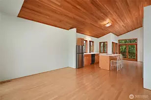 2418 Federal Ave E, Seattle, WA 98102 - Photo 26