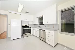 2418 Federal Ave E, Seattle, WA 98102 - Photo 10