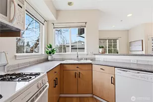 225 S 51st St, Renton, WA 98055 - Photo 12