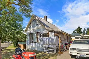 1105 E 3rd St, Cle Elum, WA 98922 - Photo 4