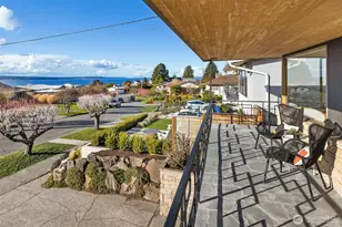 9232 21st Ave NW, Seattle, WA 98117 - Photo 2