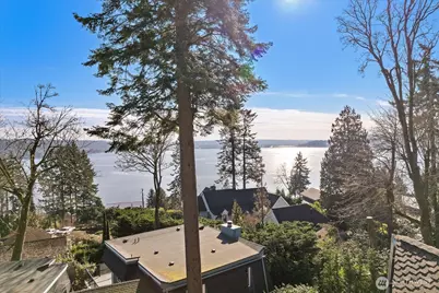 8526 E Mercer Way, Mercer Island, WA 98040 - Photo 2