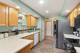 807 21st St NW, Puyallup, WA 98371 - Photo 12