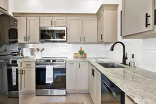 2618 4th Ave N, Seattle, WA 98109 - Photo 14