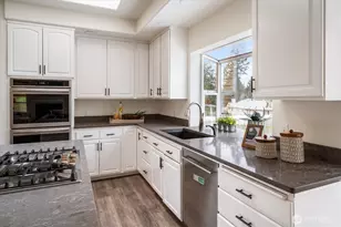 22910 NE 76th St, Redmond, WA 98053 - Photo 14