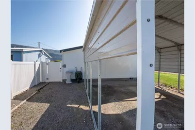 105 3rd Street SW, Rock Island, WA 98850 - Photo 38