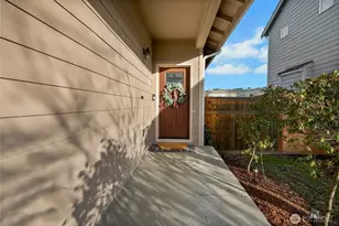 385 Bruhn Ln N, Enumclaw, WA 98022 - Photo 2