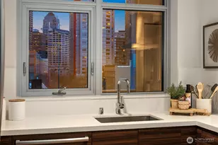 588 Bell St, Seattle, WA 98121 - Photo 10