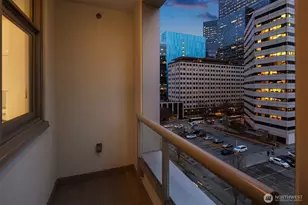 588 Bell St, Seattle, WA 98121 - Photo 28