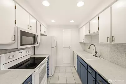 12504 NE 142nd Lane #C302, Kirkland, WA 98034 - Photo 6