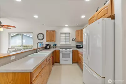 281 Cakesosta Street SE, Ocean Shores, WA 98569 - Photo 8