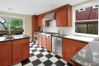 2636 Mayfair Ave N, Seattle, WA 98109 - Photo 10