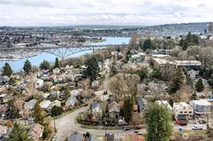 2636 Mayfair Ave N, Seattle, WA 98109 - Photo 32