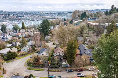 2636 Mayfair Ave N, Seattle, WA 98109 - Photo 30