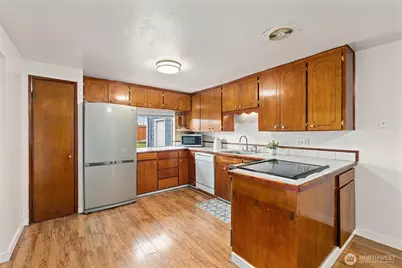 12067 Renton Avenue S, Seattle, WA 98178 - Photo 8