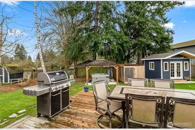 17419 Gravenstein Road, Bothell, WA 98012 - Photo 22