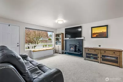 17419 Gravenstein Road, Bothell, WA 98012 - Photo 6