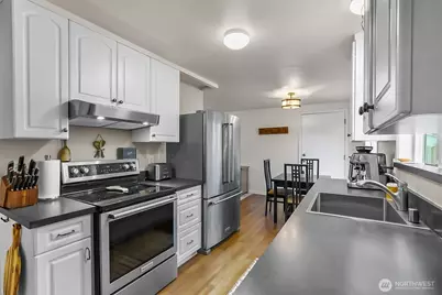 17419 Gravenstein Road, Bothell, WA 98012 - Photo 12