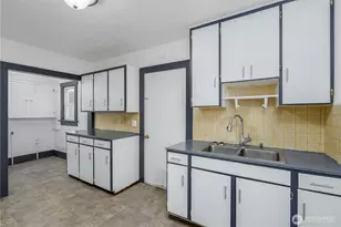 734 W 4th St, Port Angeles, WA 98363 - Photo 10