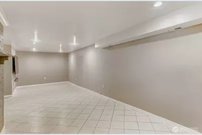 10020 SE 7th Street, Bellevue, WA 98004 - Photo 14