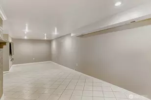 10020 SE 7th St, Bellevue, WA 98004 - Photo 14