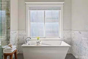 10610 NE 28th St, Bellevue, WA 98004 - Photo 18