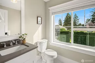 10610 NE 28th St, Bellevue, WA 98004 - Photo 28