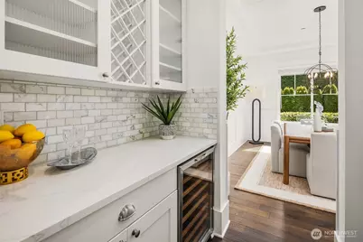 10610 NE 28th Street, Bellevue, WA 98004 - Photo 6