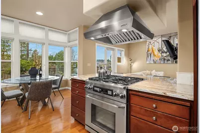 4020 Lake Washington Boulevard SE, Bellevue, WA 98006 - Photo 6