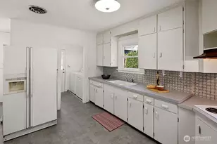 1564 NE Serpentine Pl, Shoreline, WA 98155 - Photo 10