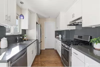 8106 39th Avenue SW, Seattle, WA 98136 - Photo 12