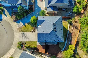 8402 121st Pl SE, Newcastle, WA 98056 - Photo 4