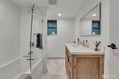 631 W Lake Sammamish Parkway NE, Bellevue, WA 98008 - Photo 24