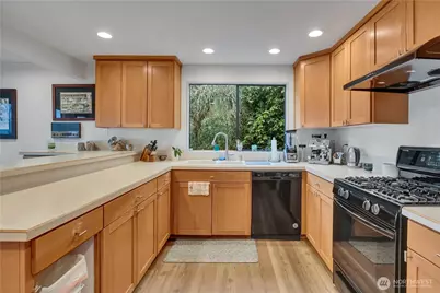 631 W Lake Sammamish Parkway NE, Bellevue, WA 98008 - Photo 16