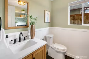 736 N 104th St, Seattle, WA 98133 - Photo 24