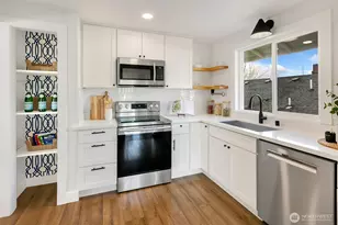 736 N 104th St, Seattle, WA 98133 - Photo 12