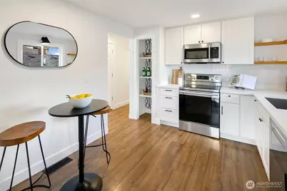 736 N 104th Street, Seattle, WA 98133 - Photo 10