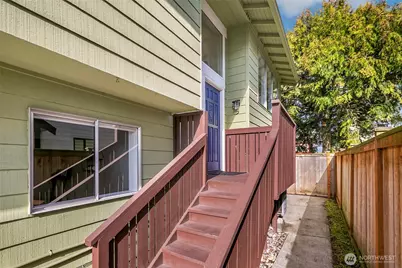 736 N 104th Street, Seattle, WA 98133 - Photo 2