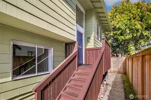 736 N 104th St, Seattle, WA 98133 - Photo 2