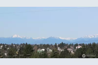8218 2nd Avenue NE #B, Seattle, WA 98115 - Photo 2