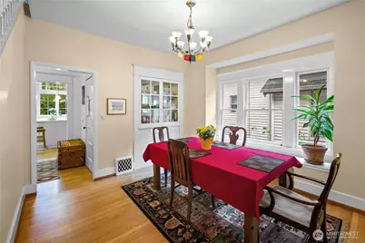 4616 Meridian Avenue N, Seattle, WA 98103 - Photo 10