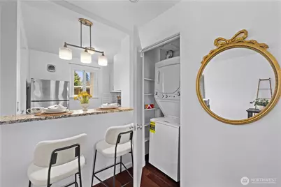 4877 Terrace Drive NE, Seattle, WA 98105 - Photo 18