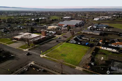 1002 W Poplar Street, Walla Walla, WA 99362 - Photo 2