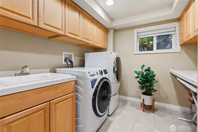 16605 SE 34th St, Bellevue, WA 98008 - Photo 24