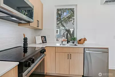 3442 B NW 65th Street, Seattle, WA 98117 - Photo 6