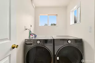 2025 S Ingersoll Pl, Seattle, WA 98144 - Photo 32