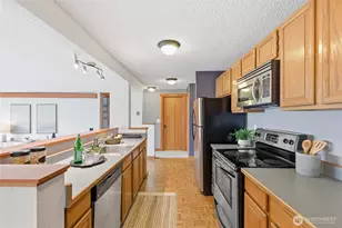 2500 W Manor Pl, Seattle, WA 98199 - Photo 8