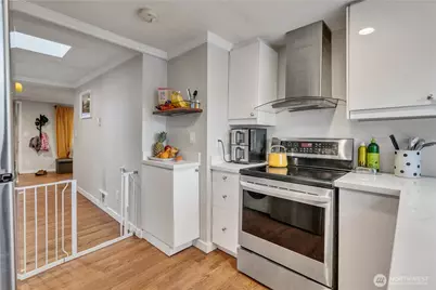 5429 Renton Avenue S, Seattle, WA 98118 - Photo 10