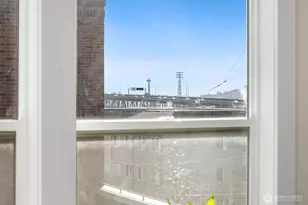 901 NE 43rd St, Seattle, WA 98105 - Photo 8